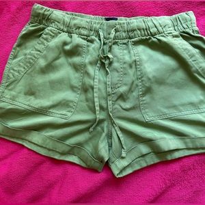GAP women’s pull on drawstring tencel shorts